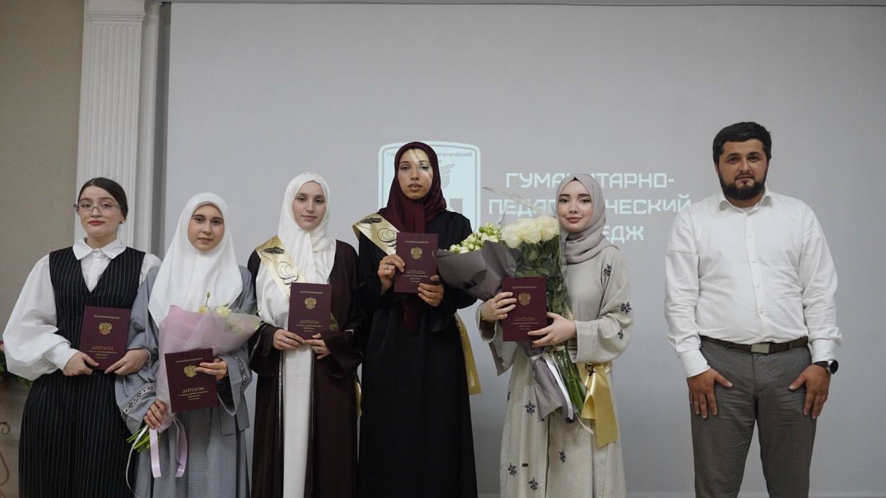 Лучшие выпускники колледжа получили заветные «красные корочки» из рук директора  ГПК Алаутдина Аскерова